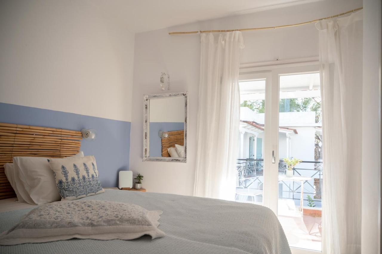 Odyssey Suites Poros Town Buitenkant foto