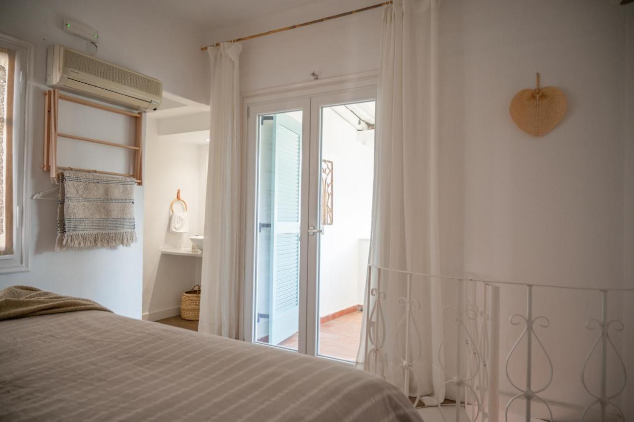 Odyssey Suites Poros Town Buitenkant foto